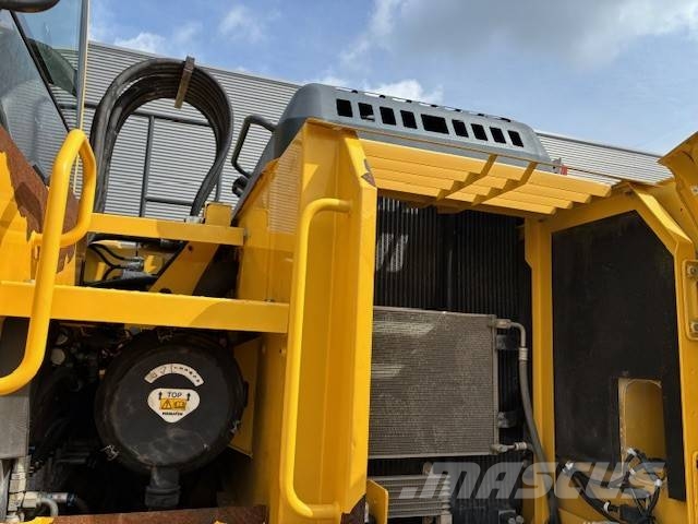 Komatsu PW 160 حفارات بعجل