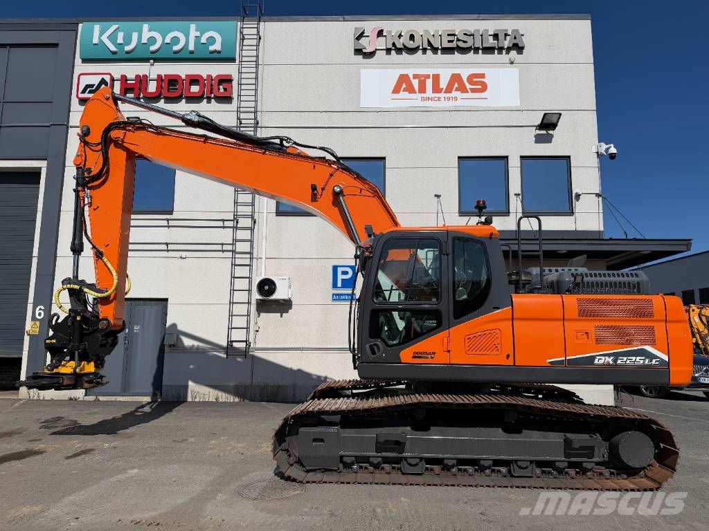 Develon DX 225 LC-7 Excavadoras sobre orugas
