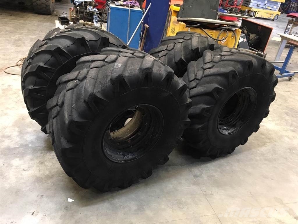 JCB 18 R 19.5 XF tyres Banden, wielen en velgen