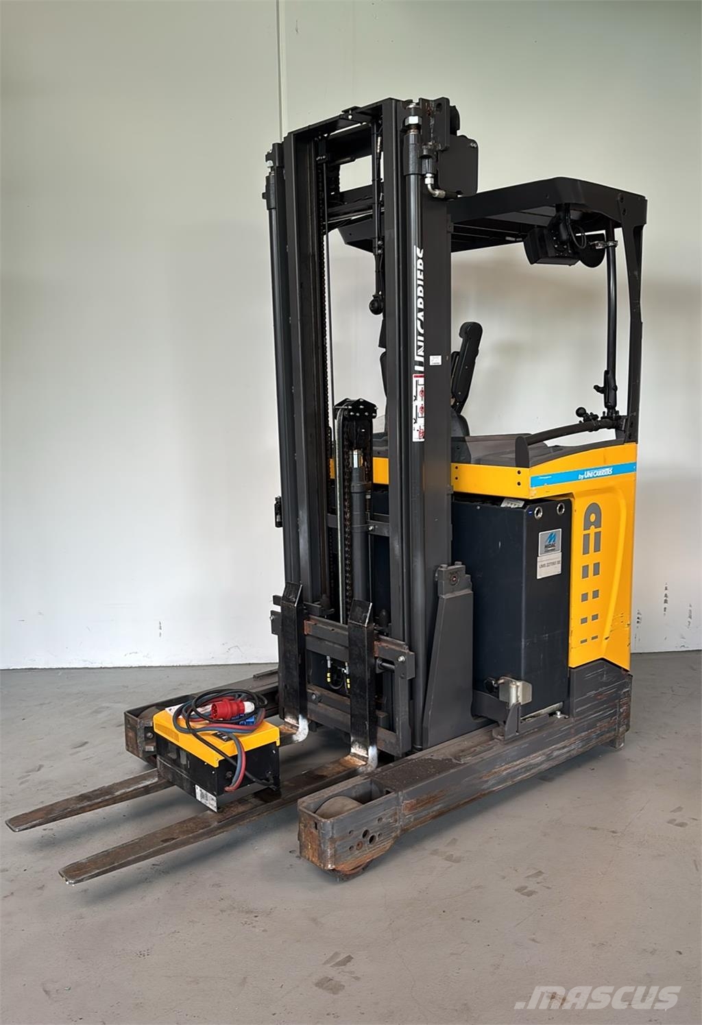 Atlet UMS160 리치 트럭