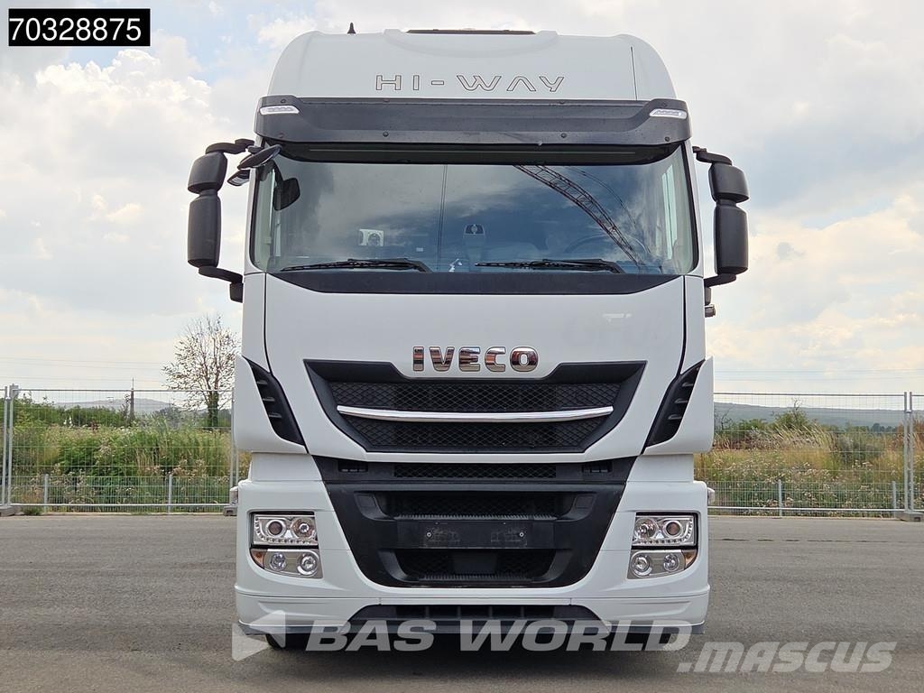 Iveco Stralis 420 4X2 18t Driving School Manual Gearbox Bakwagens met gesloten opbouw
