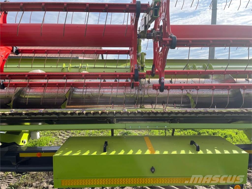 CLAAS Lexion 8700 TT Combine harvesters