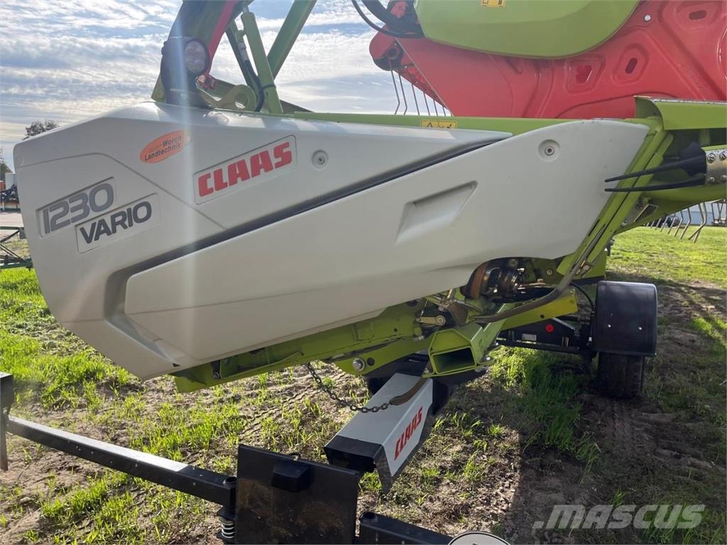 CLAAS Lexion 8700 TT Combine harvesters