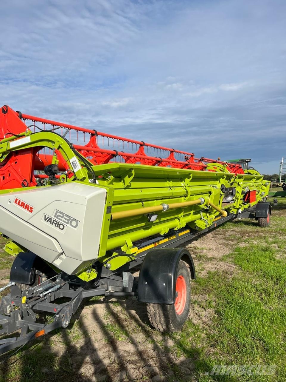CLAAS Lexion 8700 TT Combine harvesters