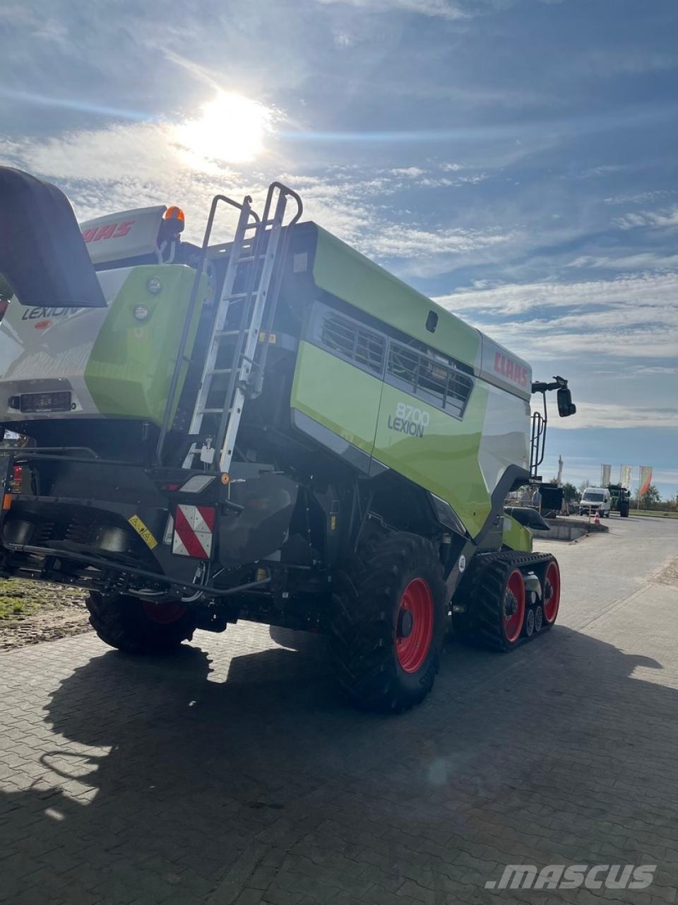 CLAAS Lexion 8700 TT Combine harvesters