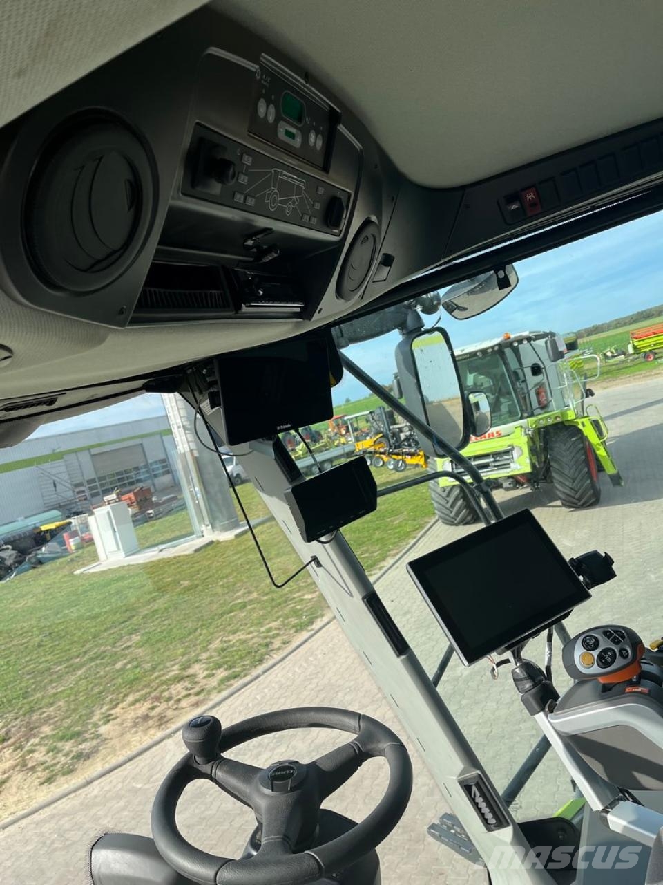 CLAAS Lexion 8700 TT Combine harvesters