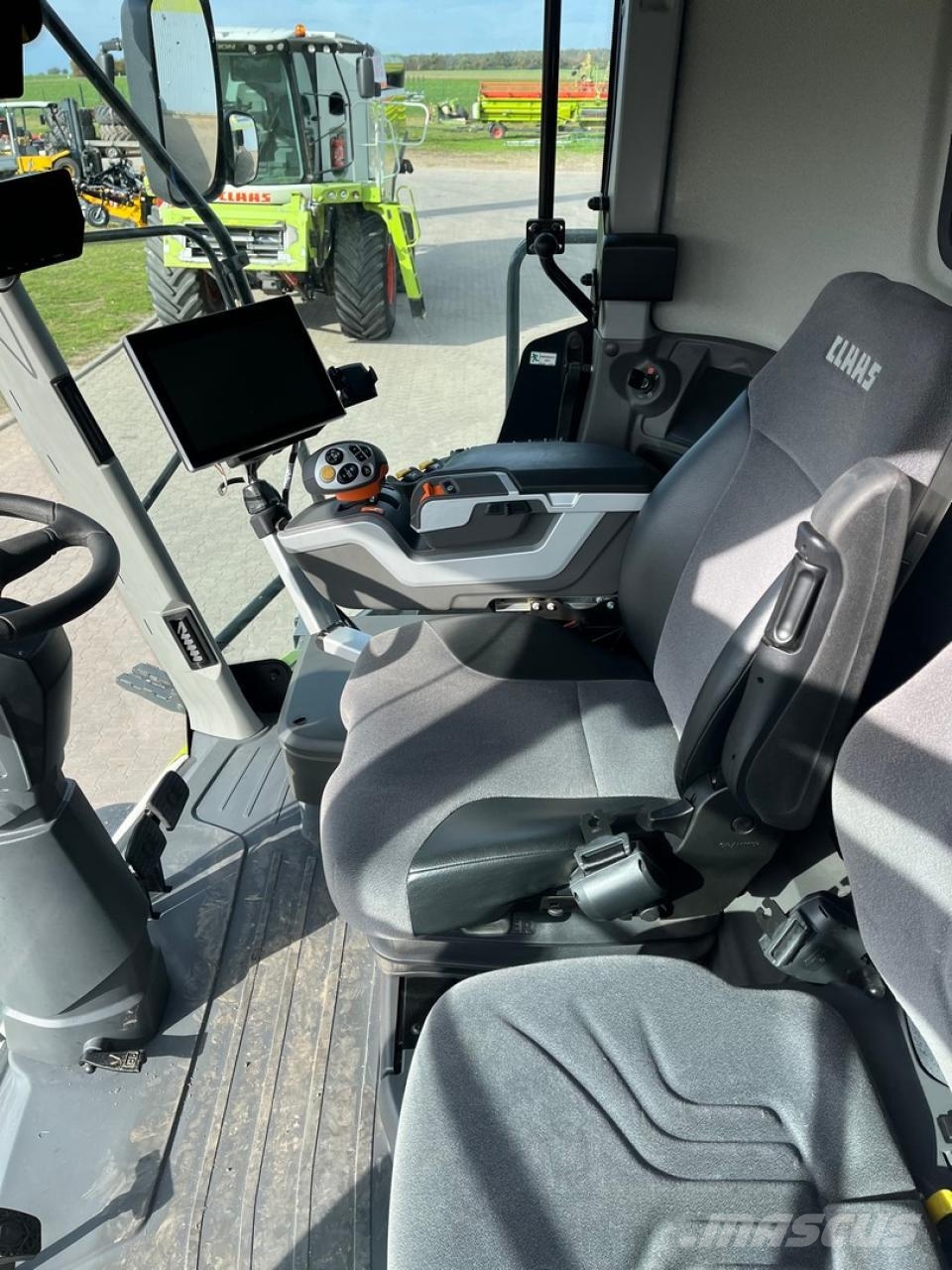 CLAAS Lexion 8700 TT Combine harvesters