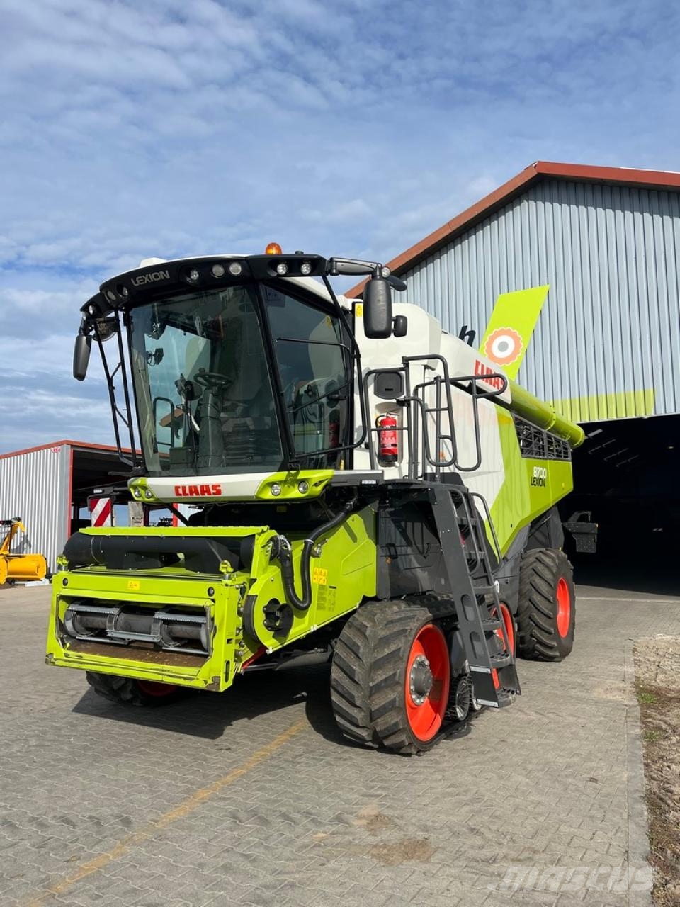 CLAAS Lexion 8700 TT Combine harvesters