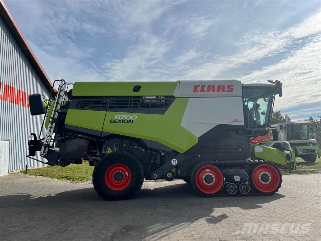 CLAAS Lexion 8700 TT Combine harvesters