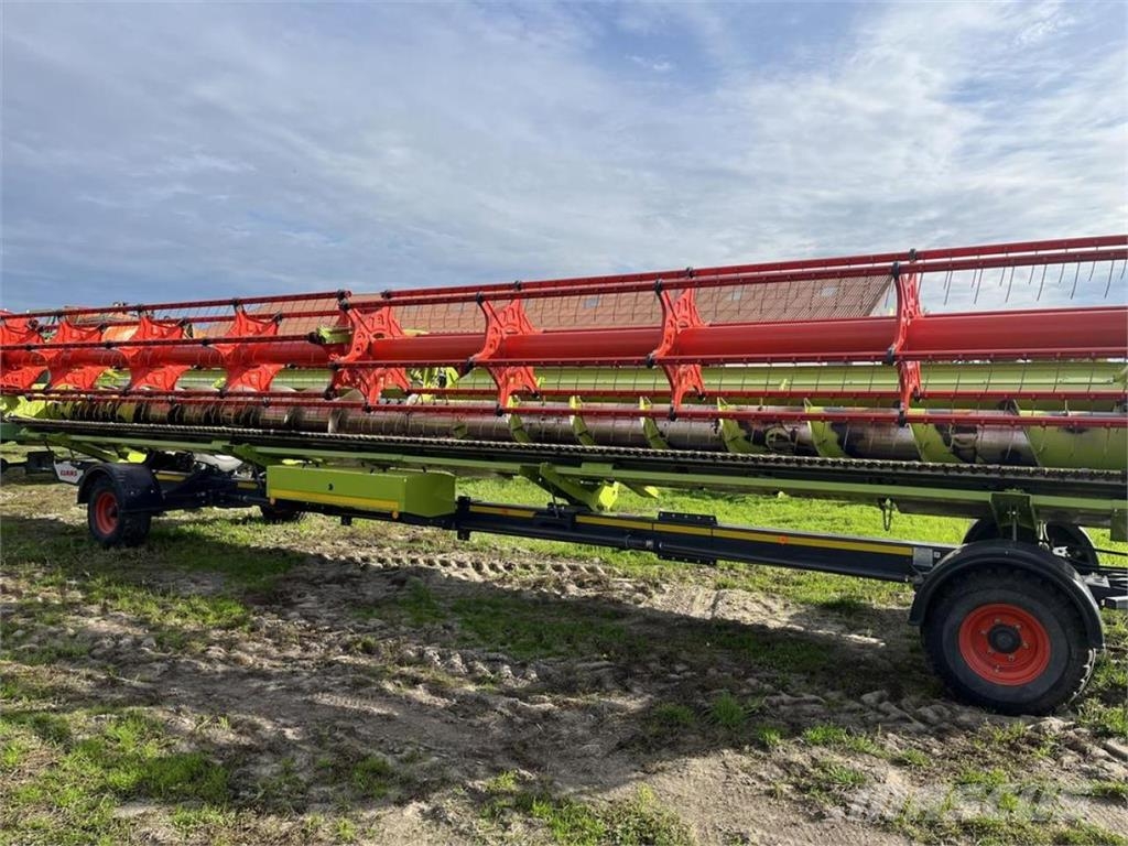 CLAAS Lexion 8700 TT Combine harvesters