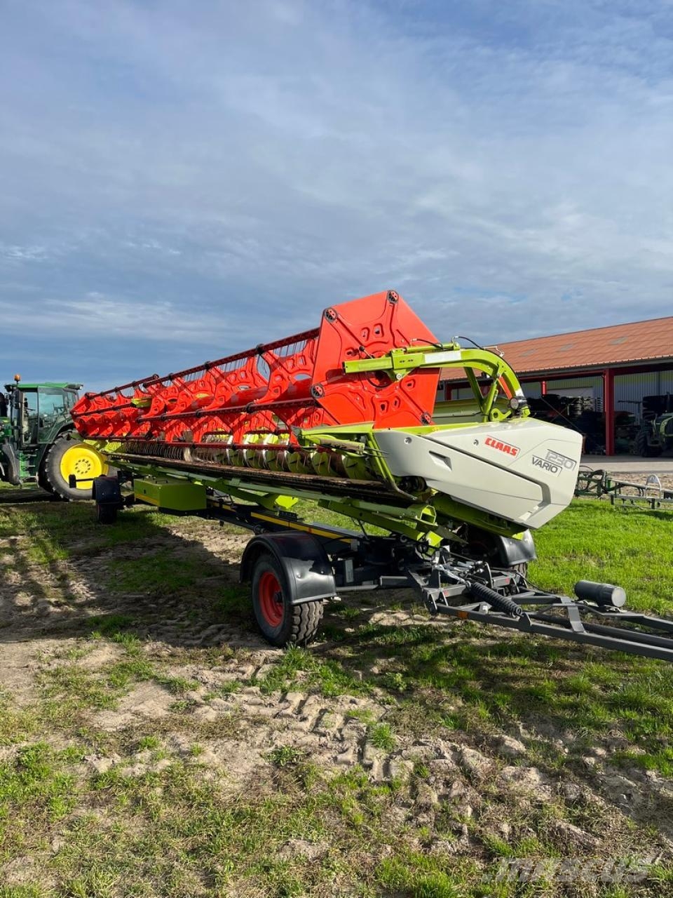 CLAAS Lexion 8700 TT Combine harvesters