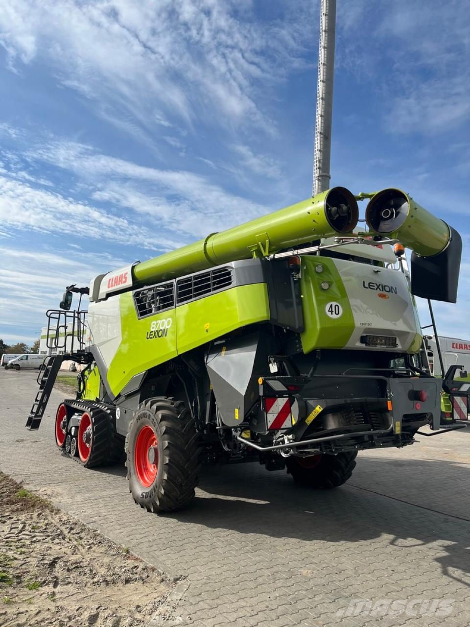 CLAAS Lexion 8700 TT Combine harvesters