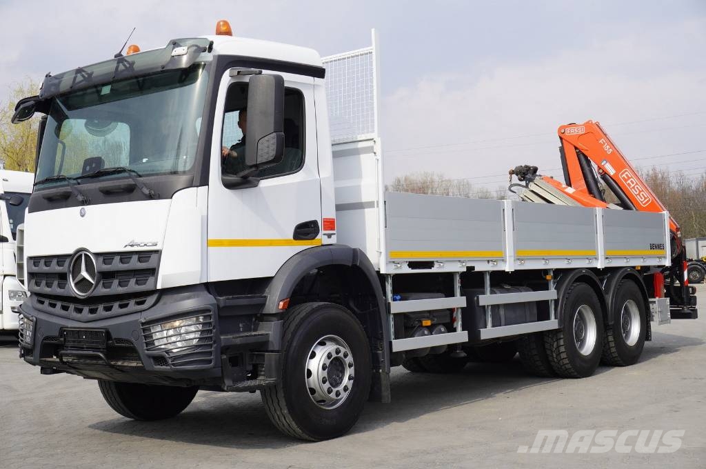 Mercedes-Benz Arocs 2633 flatbed truck / Crane FASSI F155A.0.23 Camiones grúa