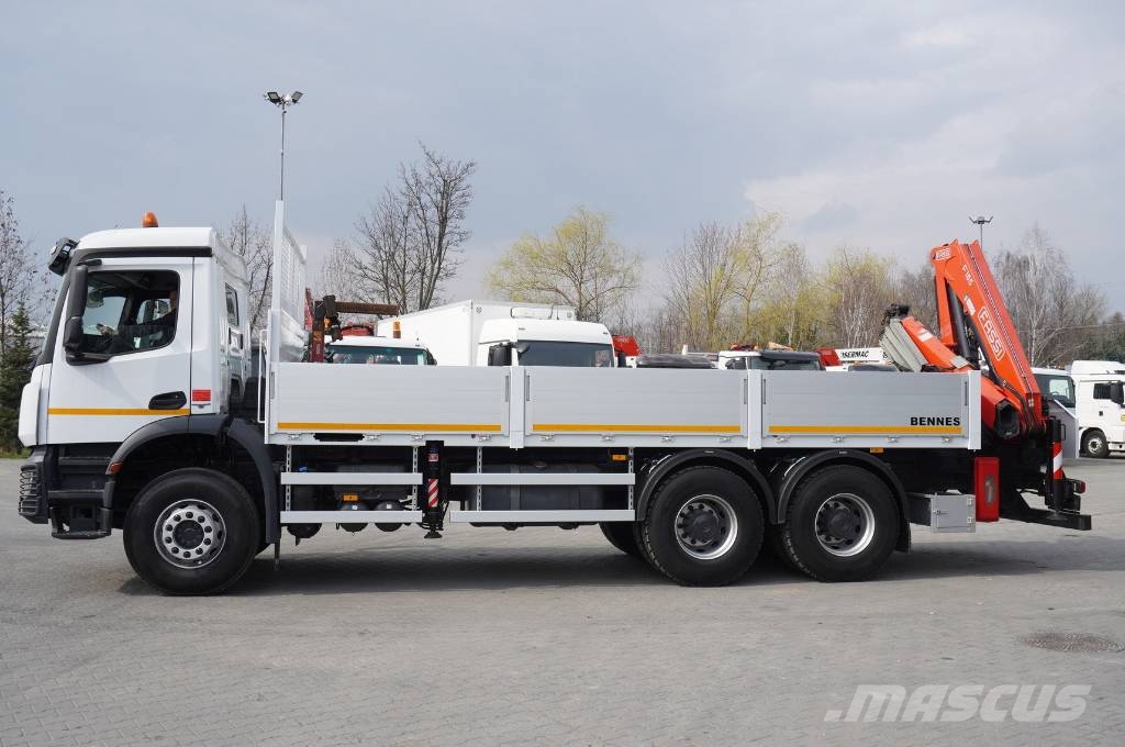 Mercedes-Benz Arocs 2633 flatbed truck / Crane FASSI F155A.0.23 Camiones grúa
