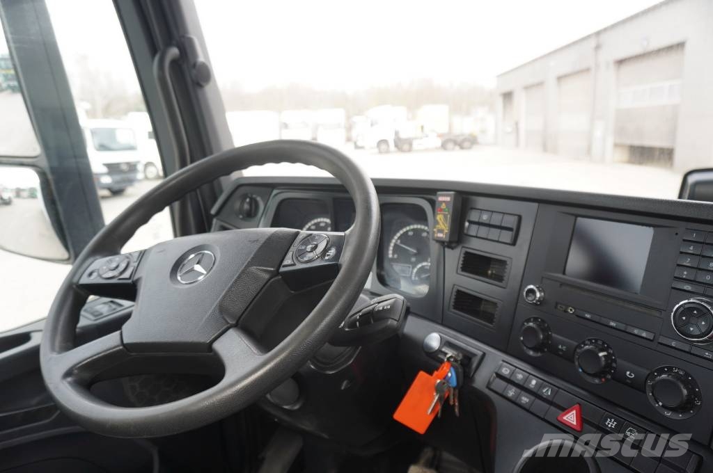 Mercedes-Benz Arocs 2633 flatbed truck / Crane FASSI F155A.0.23 Camiones grúa