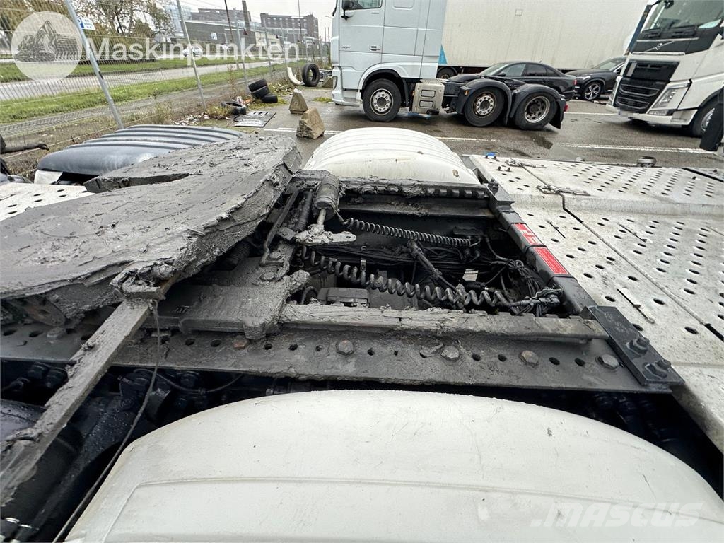 Scania R520LA6X2HNB 牵引车