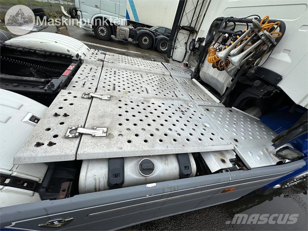 Scania R520LA6X2HNB 牵引车