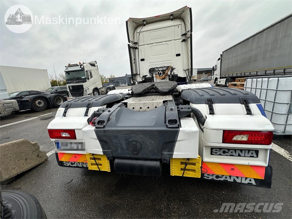 Scania R520LA6X2HNB 牵引车