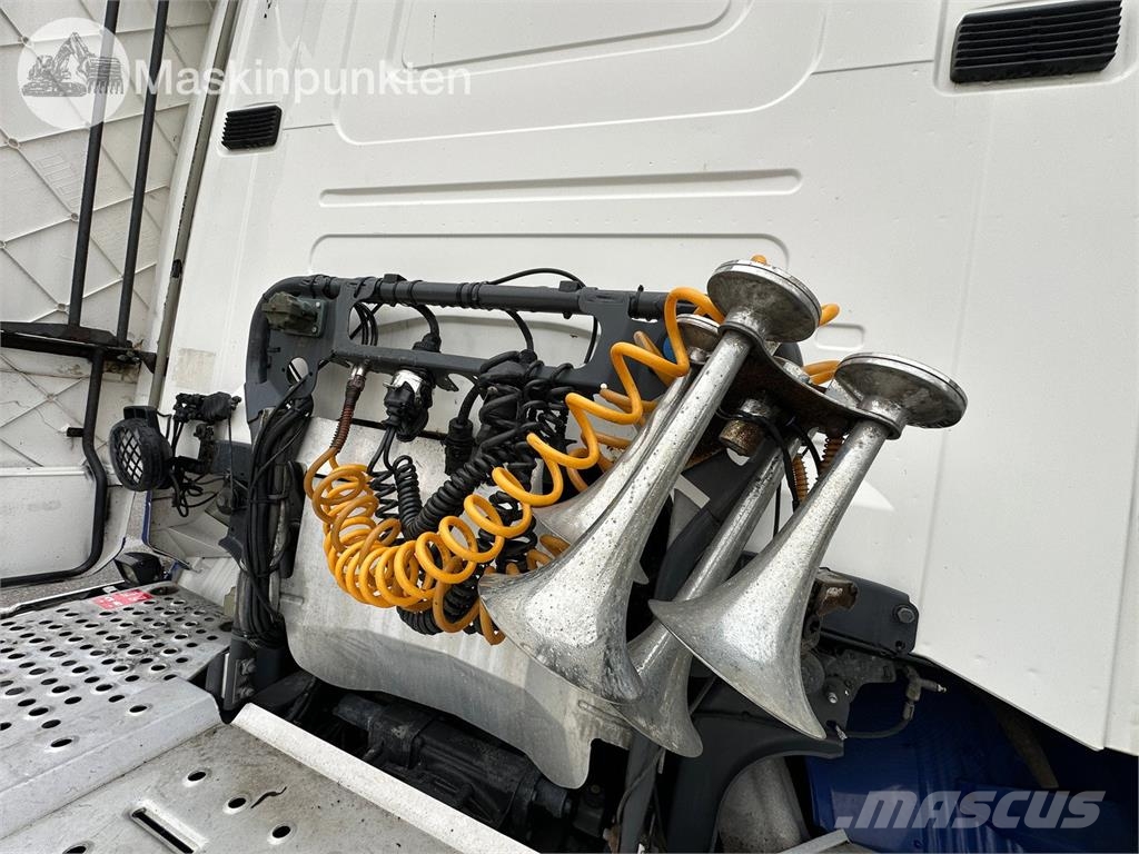 Scania R520LA6X2HNB 牵引车