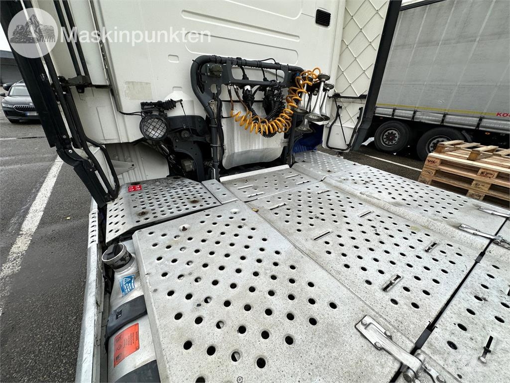 Scania R520LA6X2HNB 牵引车