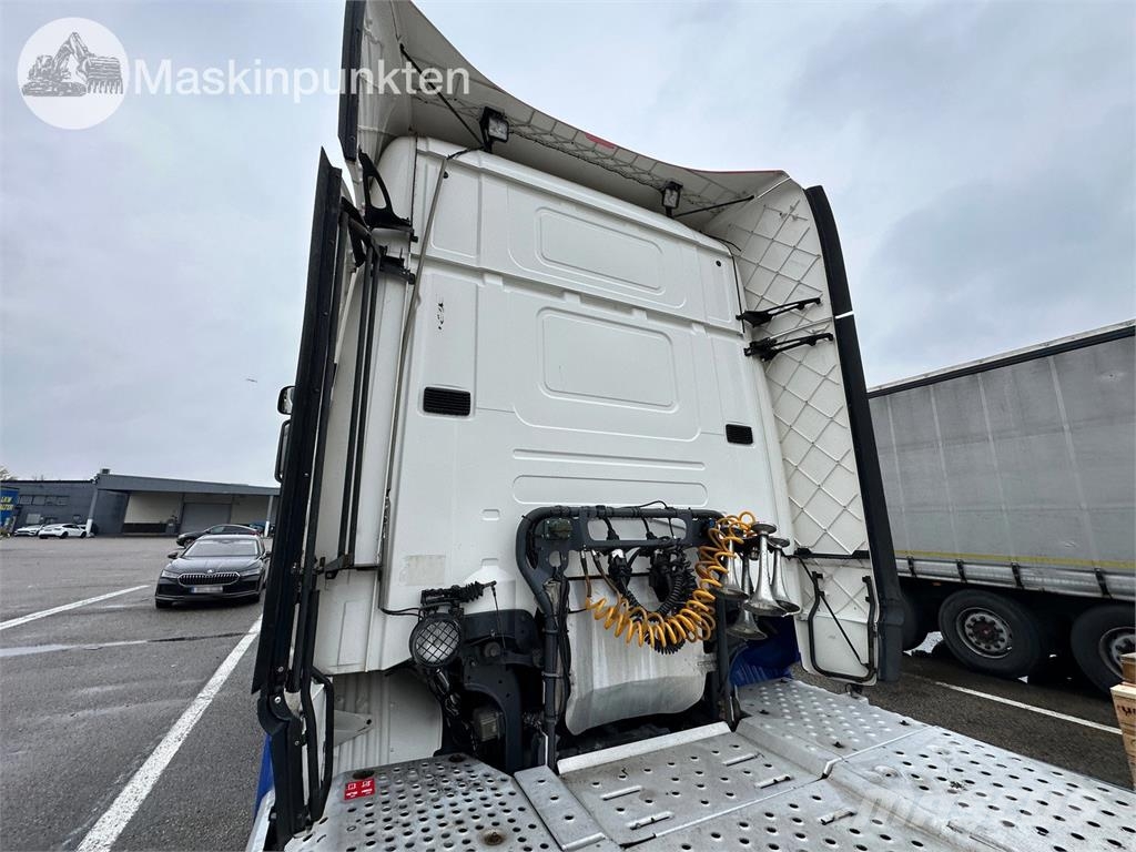 Scania R520LA6X2HNB 牵引车