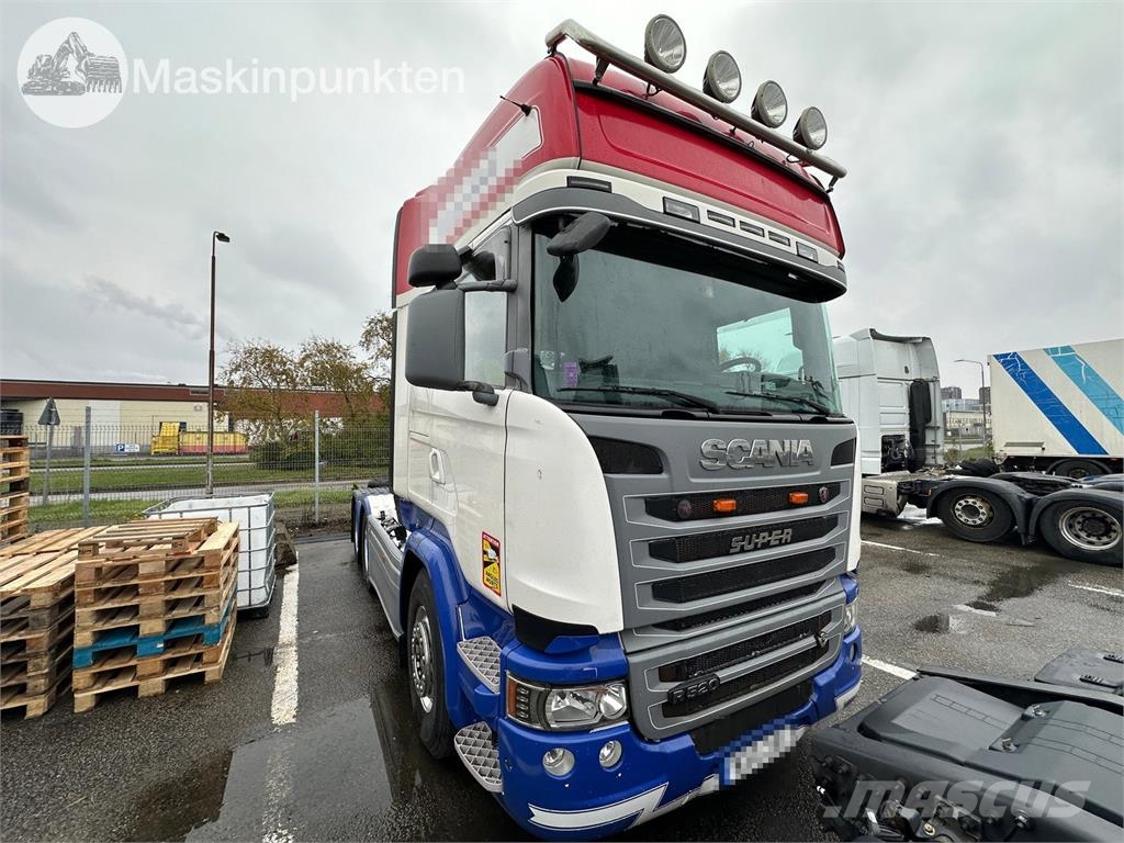 Scania R520LA6X2HNB 牵引车