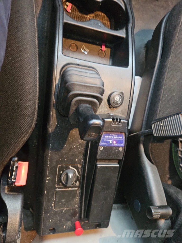 Iveco eurocargo 120-250 شاحنات ذات هيكل صندوقي