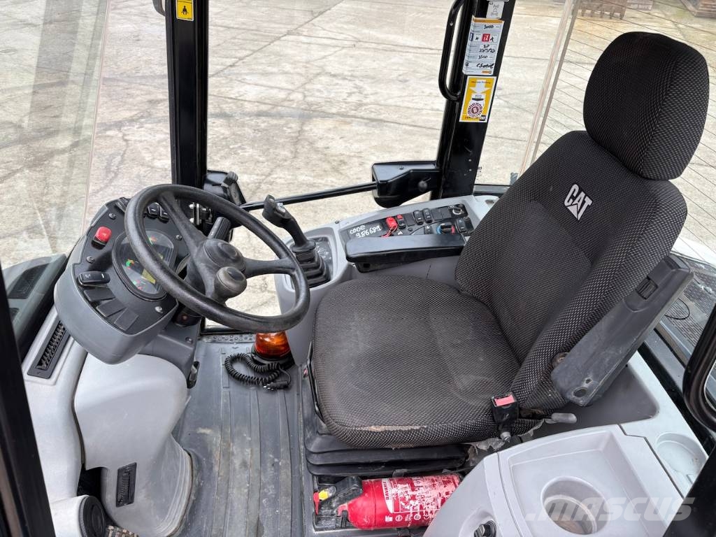 CAT 908 Cargadoras sobre ruedas