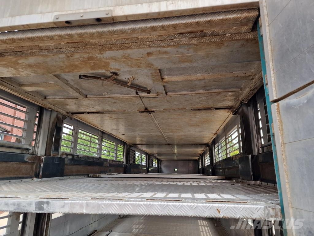 Lecitrailer Guiton livestock trailer 3 deck - Loadlift - Steer Semirremolques de ganado