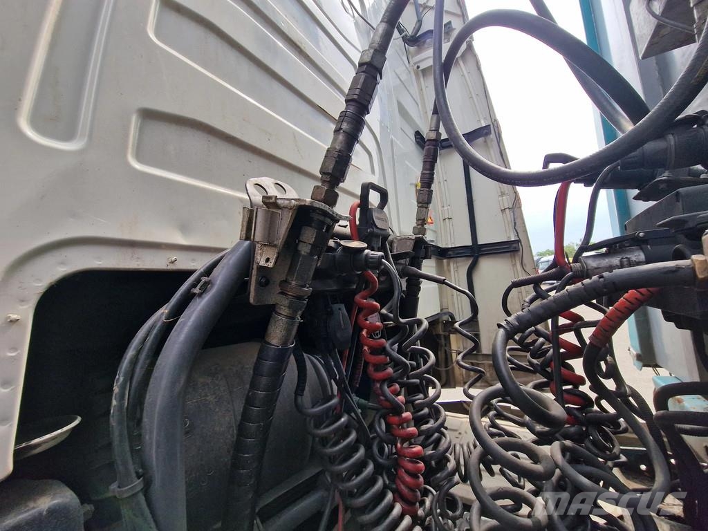 Lecitrailer Guiton livestock trailer 3 deck - Loadlift - Steer Semirremolques de ganado