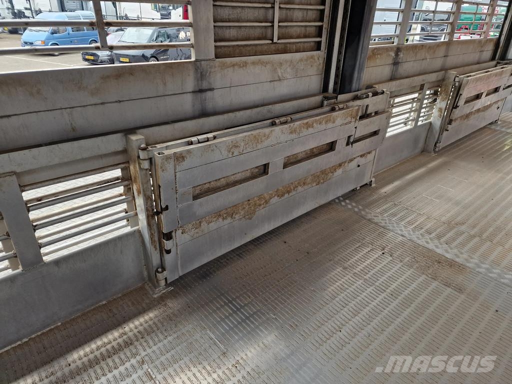 Lecitrailer Guiton livestock trailer 3 deck - Loadlift - Steer Semirremolques de ganado