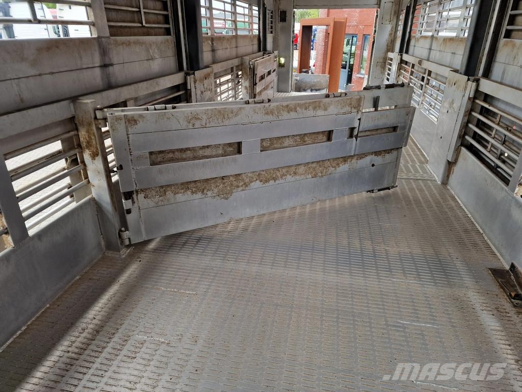 Lecitrailer Guiton livestock trailer 3 deck - Loadlift - Steer Semirremolques de ganado
