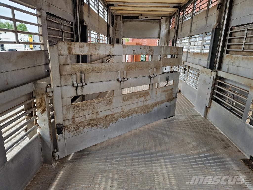 Lecitrailer Guiton livestock trailer 3 deck - Loadlift - Steer Semirremolques de ganado