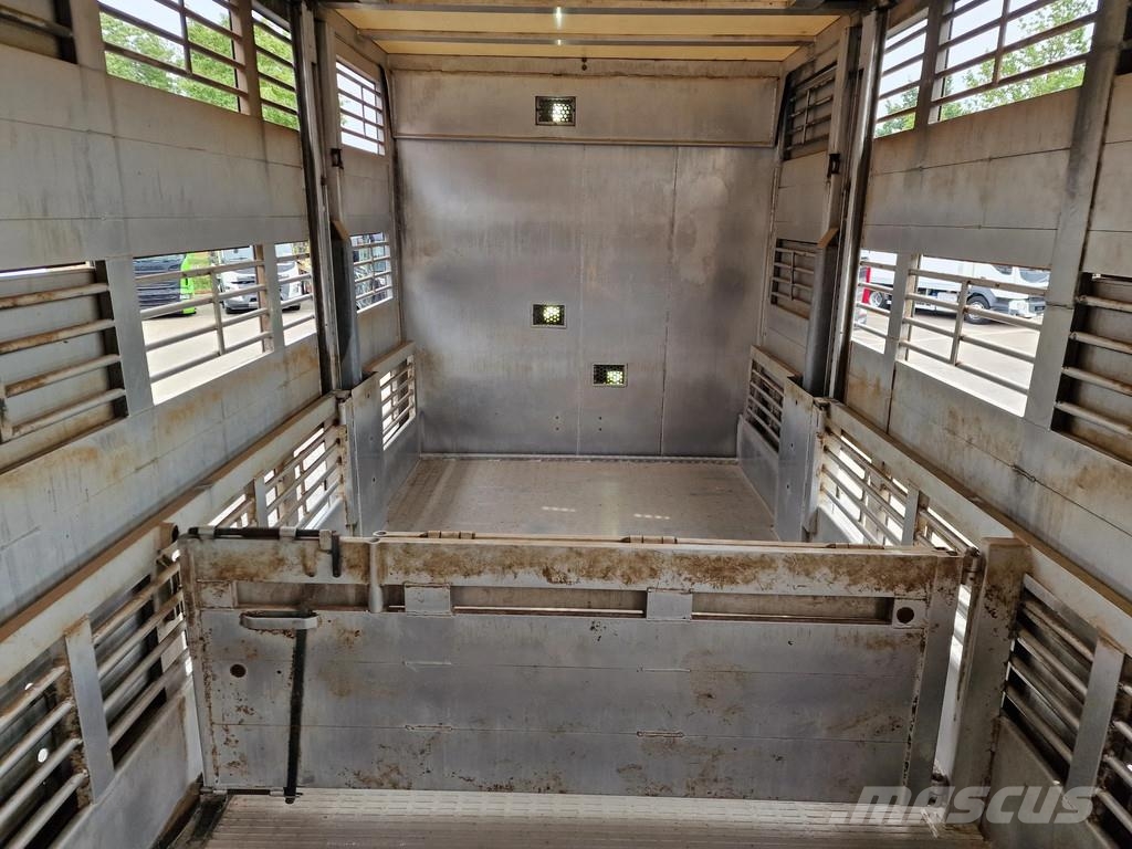 Lecitrailer Guiton livestock trailer 3 deck - Loadlift - Steer Semirremolques de ganado