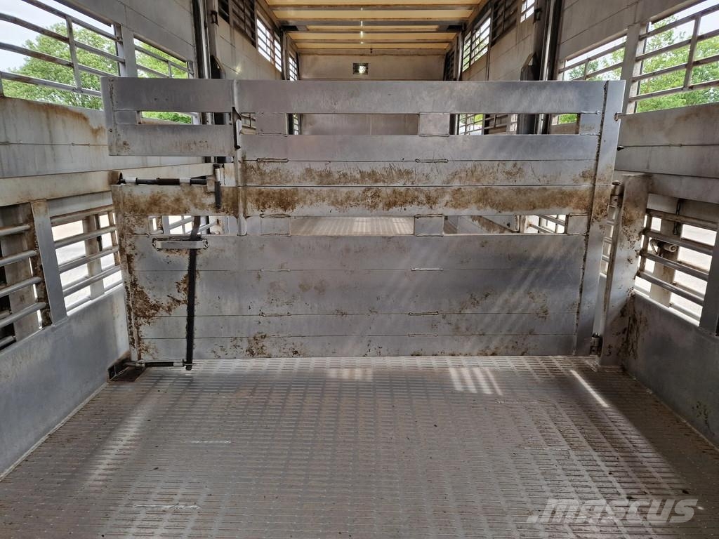 Lecitrailer Guiton livestock trailer 3 deck - Loadlift - Steer Semirremolques de ganado
