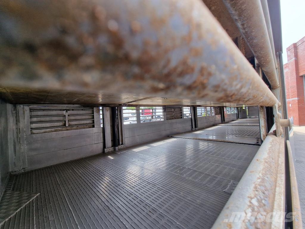 Lecitrailer Guiton livestock trailer 3 deck - Loadlift - Steer Semirremolques de ganado