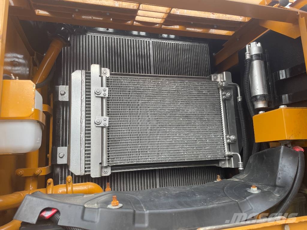 Sany SY 215 H حفارات وسط 7 طن - 12 طن