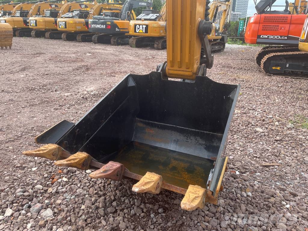 Sany SY 215 H حفارات وسط 7 طن - 12 طن