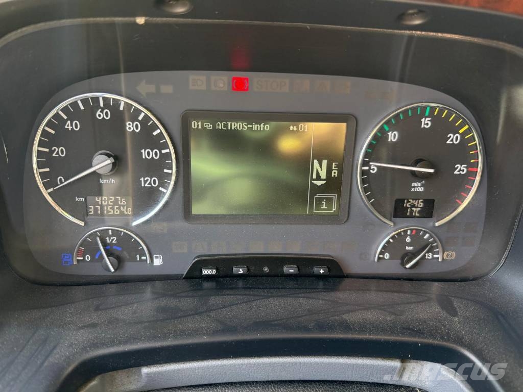 Mercedes-Benz Actros 1832 L شاحنات الرافعات