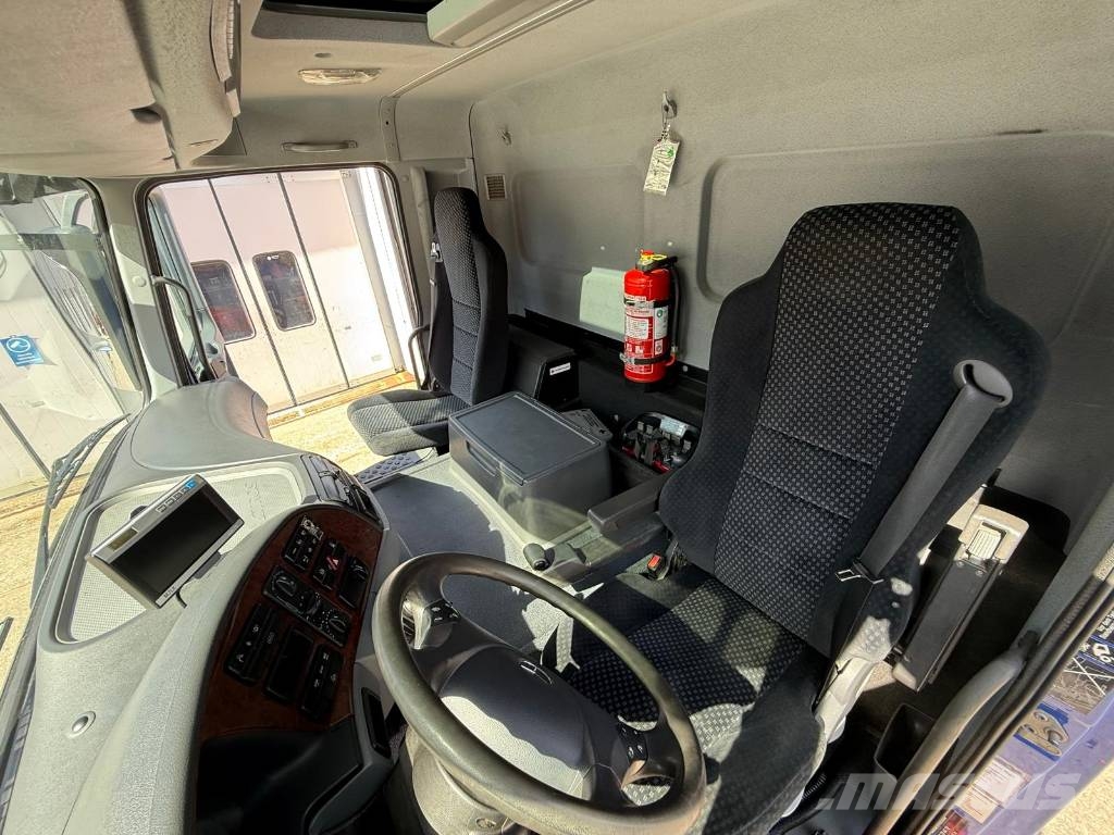 Mercedes-Benz Actros 1832 L شاحنات الرافعات