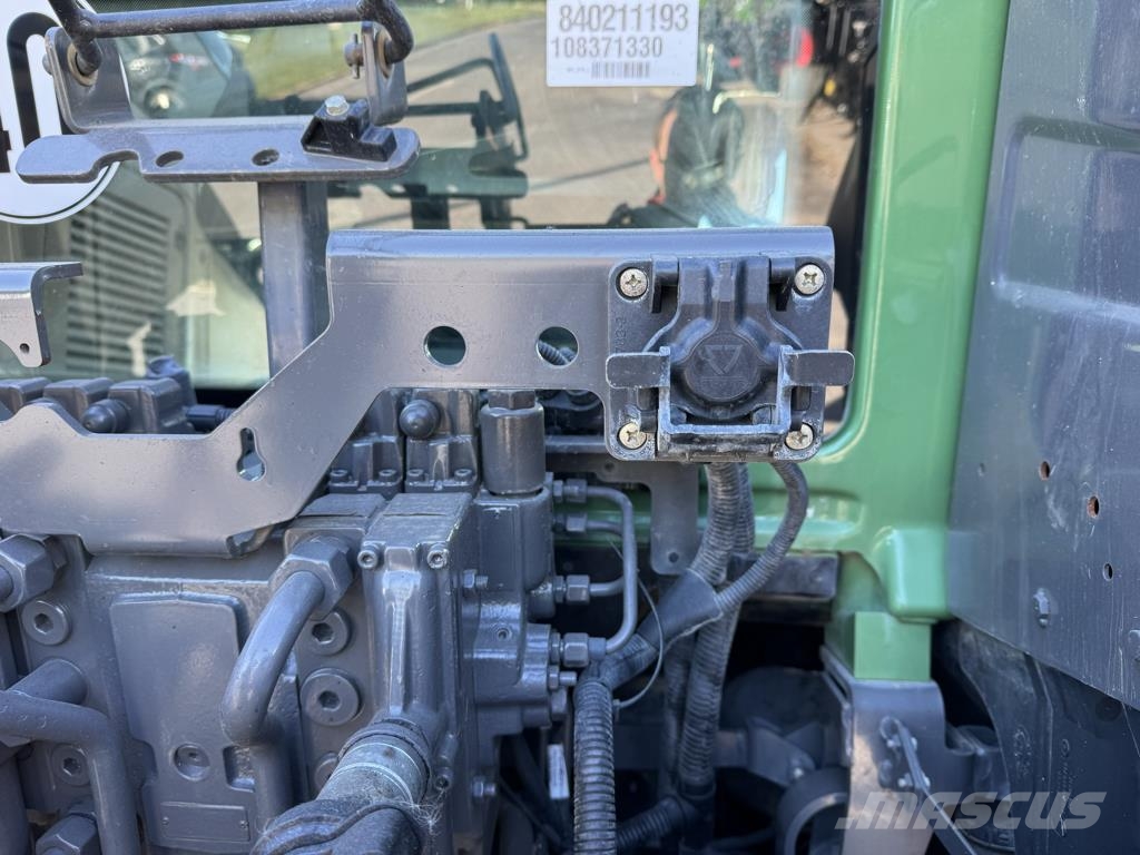Fendt 824 VARIO PROFI + Трактори