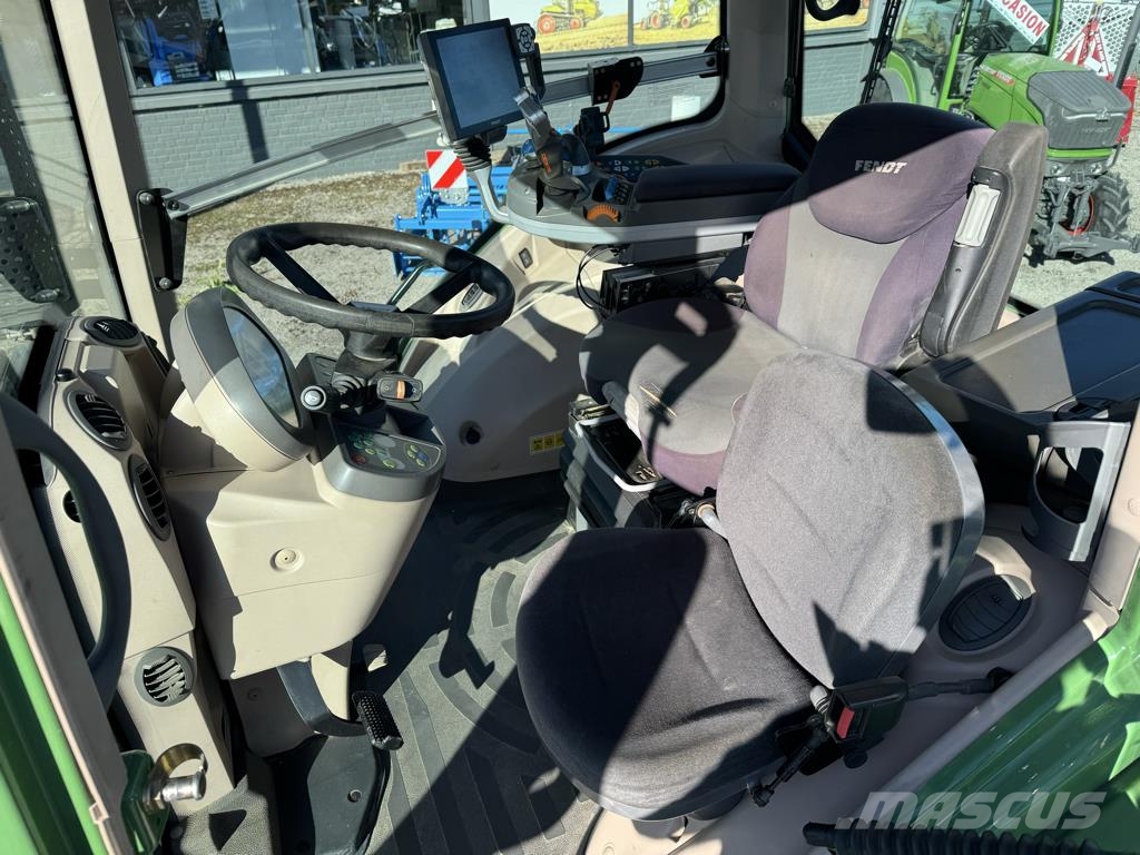 Fendt 824 VARIO PROFI + Трактори