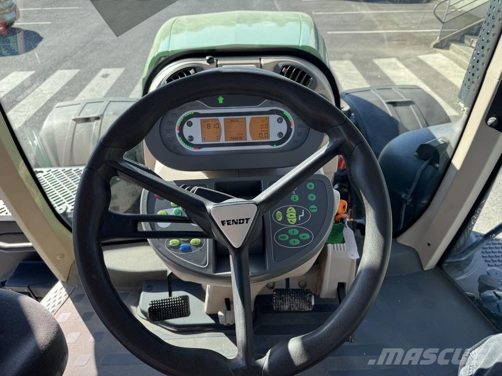 Fendt 824 VARIO PROFI + Трактори