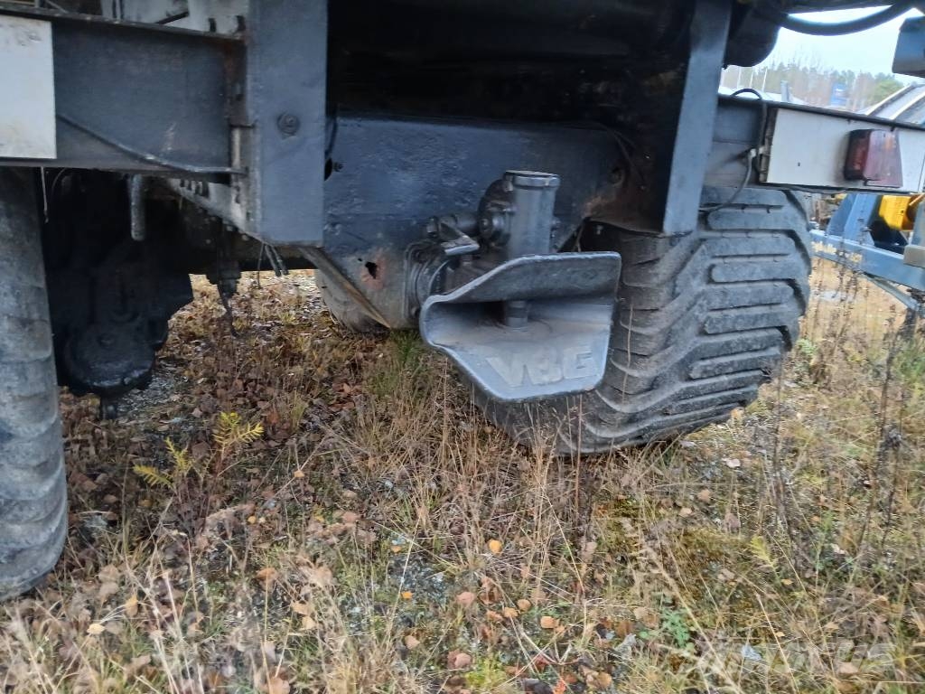 Maansiirtokärry SISU-alustalla Remolques con caja de volteo
