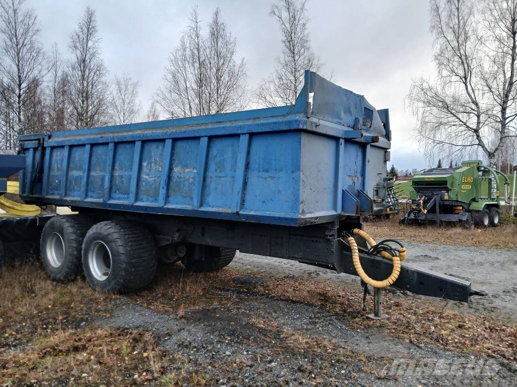 Maansiirtokärry SISU-alustalla Remolques con caja de volteo