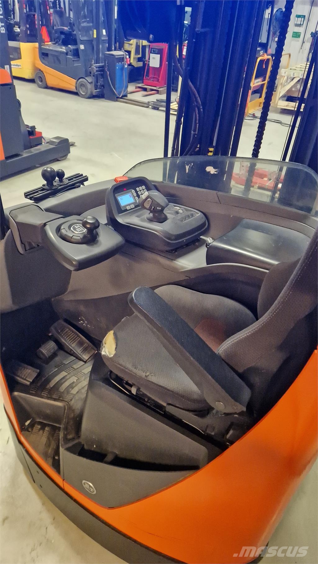 BT RRE200E Reach truck