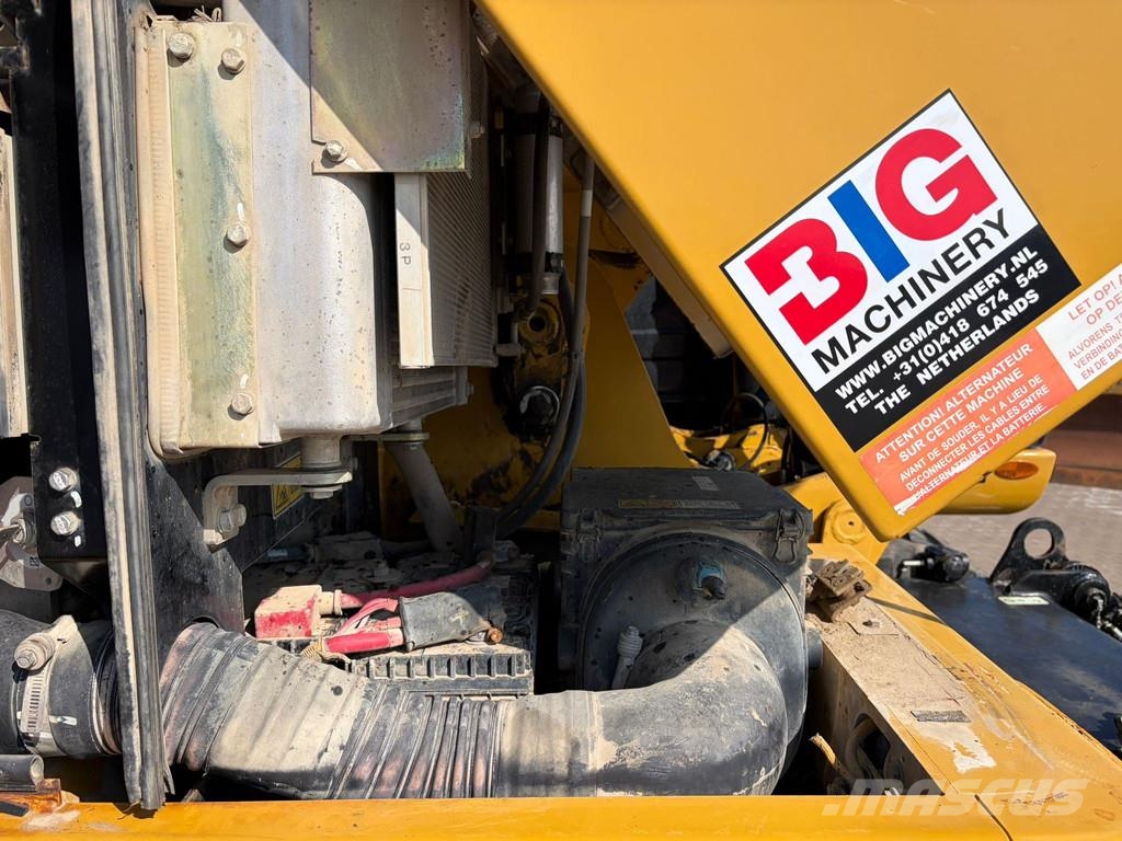 CAT M313D VA - Outriggers + Blade Excavadoras de ruedas