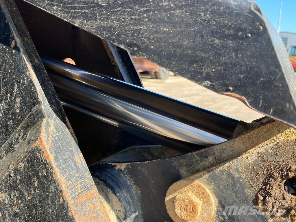 CAT M313D VA - Outriggers + Blade Excavadoras de ruedas