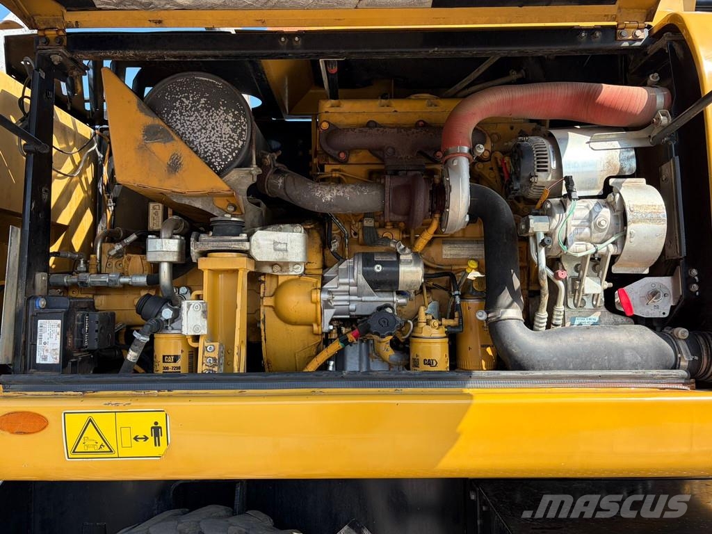 CAT M313D VA - Outriggers + Blade Excavadoras de ruedas