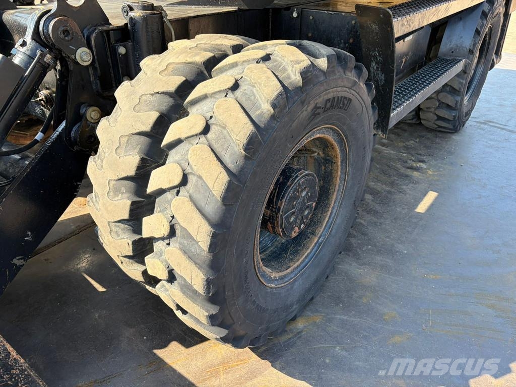 CAT M313D VA - Outriggers + Blade Excavadoras de ruedas